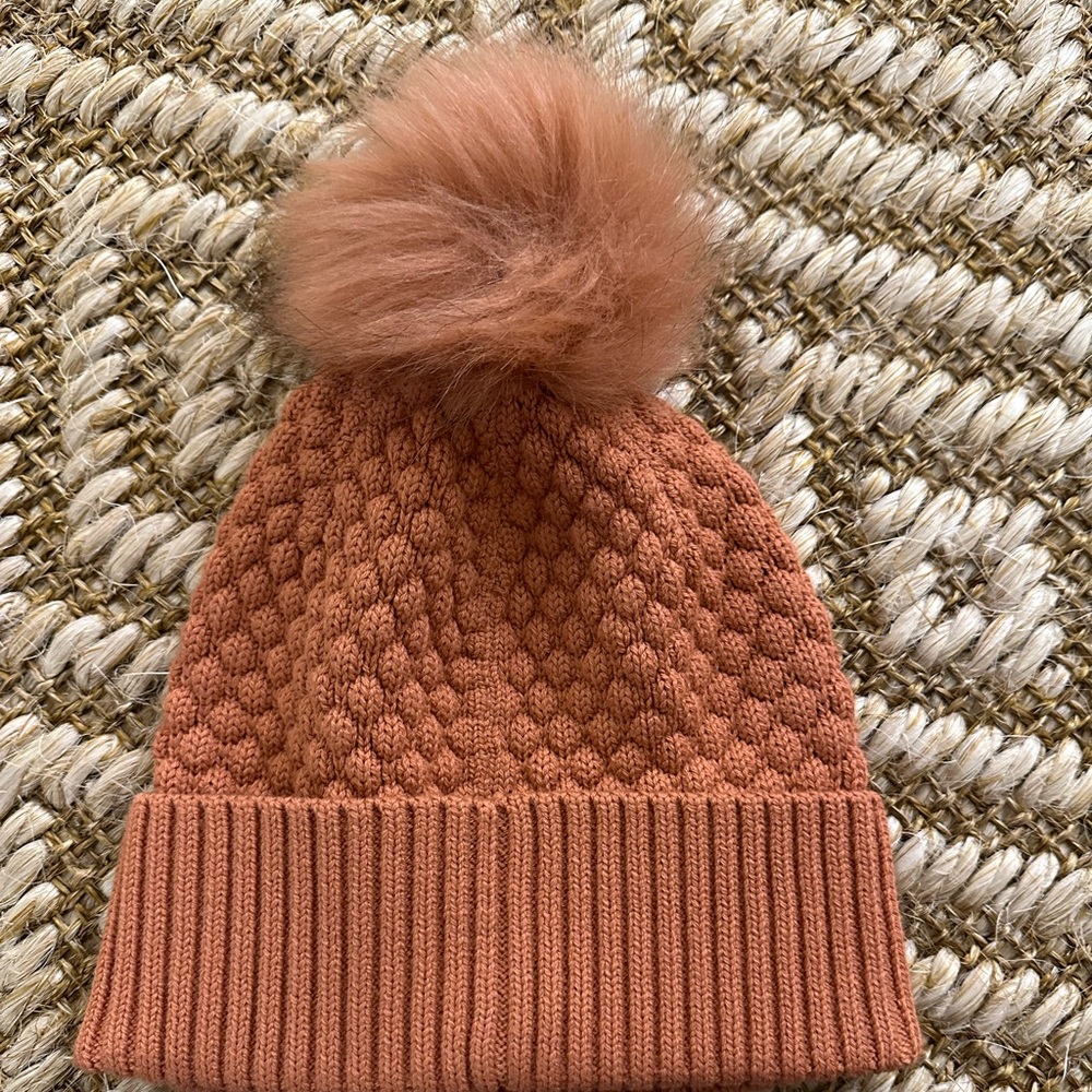 Lululemon winter beanie hat.